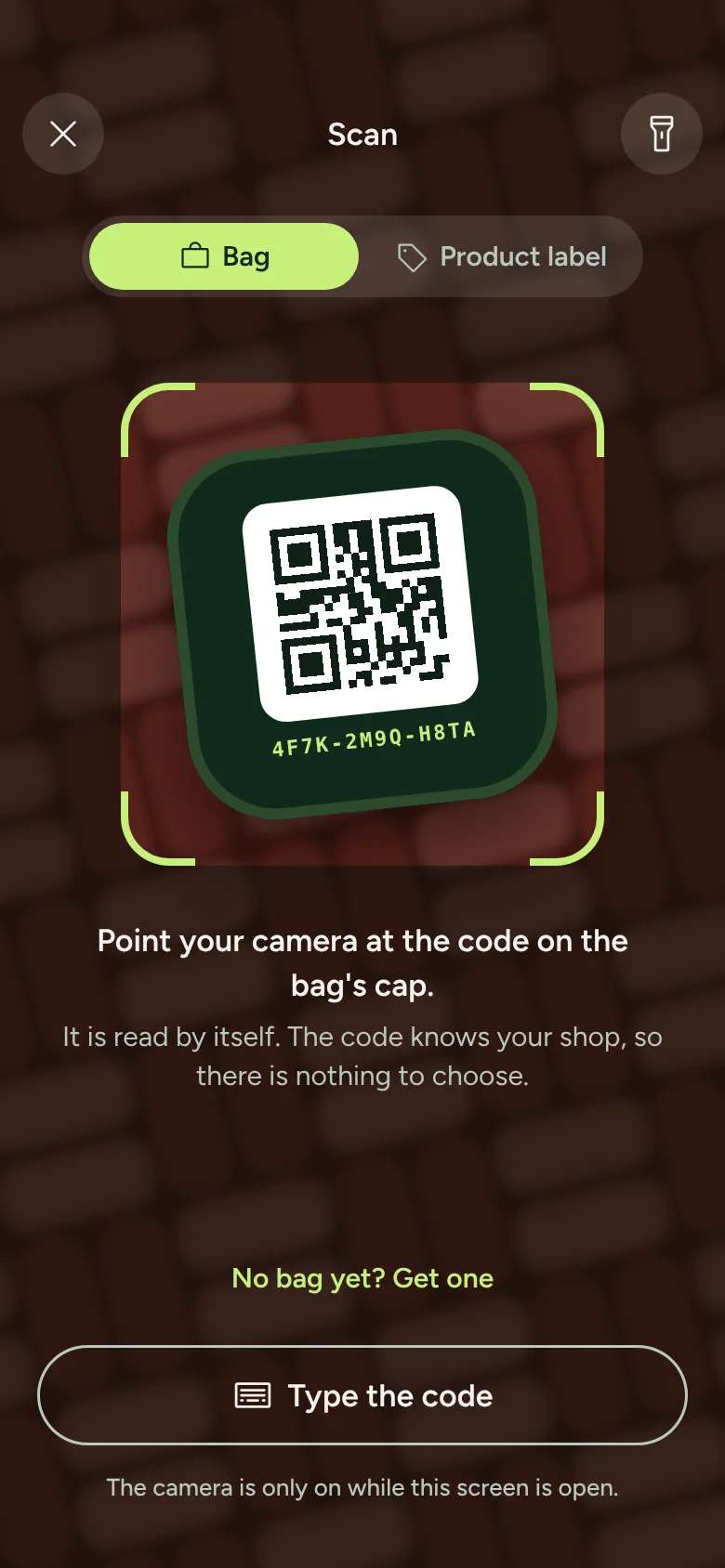 Scan screen aiming at the code on a bag's cap